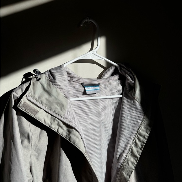 Women’s Columbia Rain Jacket - Picture 7 of 7